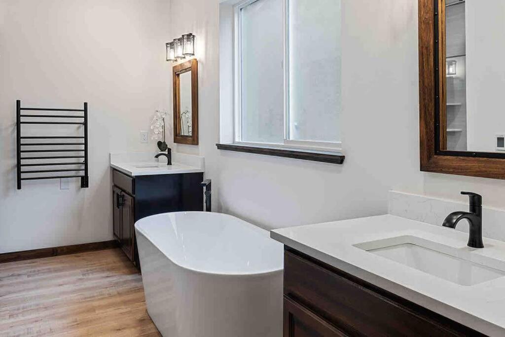 Luxe Mt. Rainier Lodge W/ Hot Tub-Ac-Game Room Ashford Ngoại thất bức ảnh